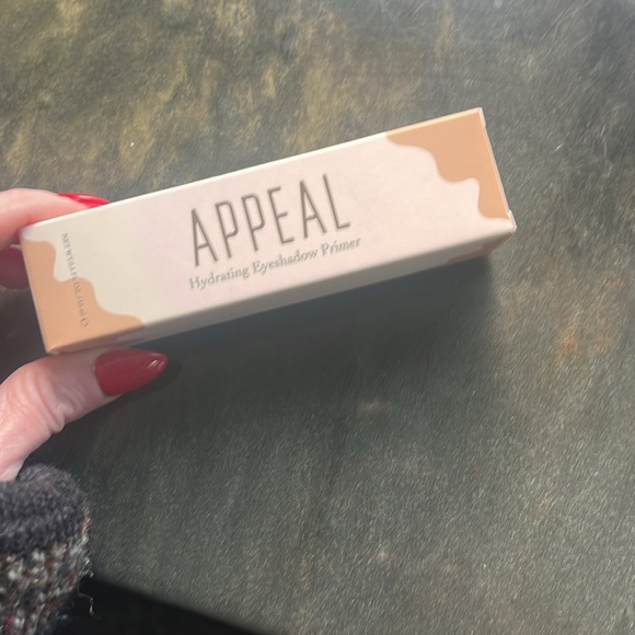 Appeal Hydrating Eyeshadow Primer - Picture 4 of 5